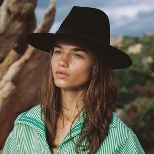 Lack Of Color Elegant Black Hat